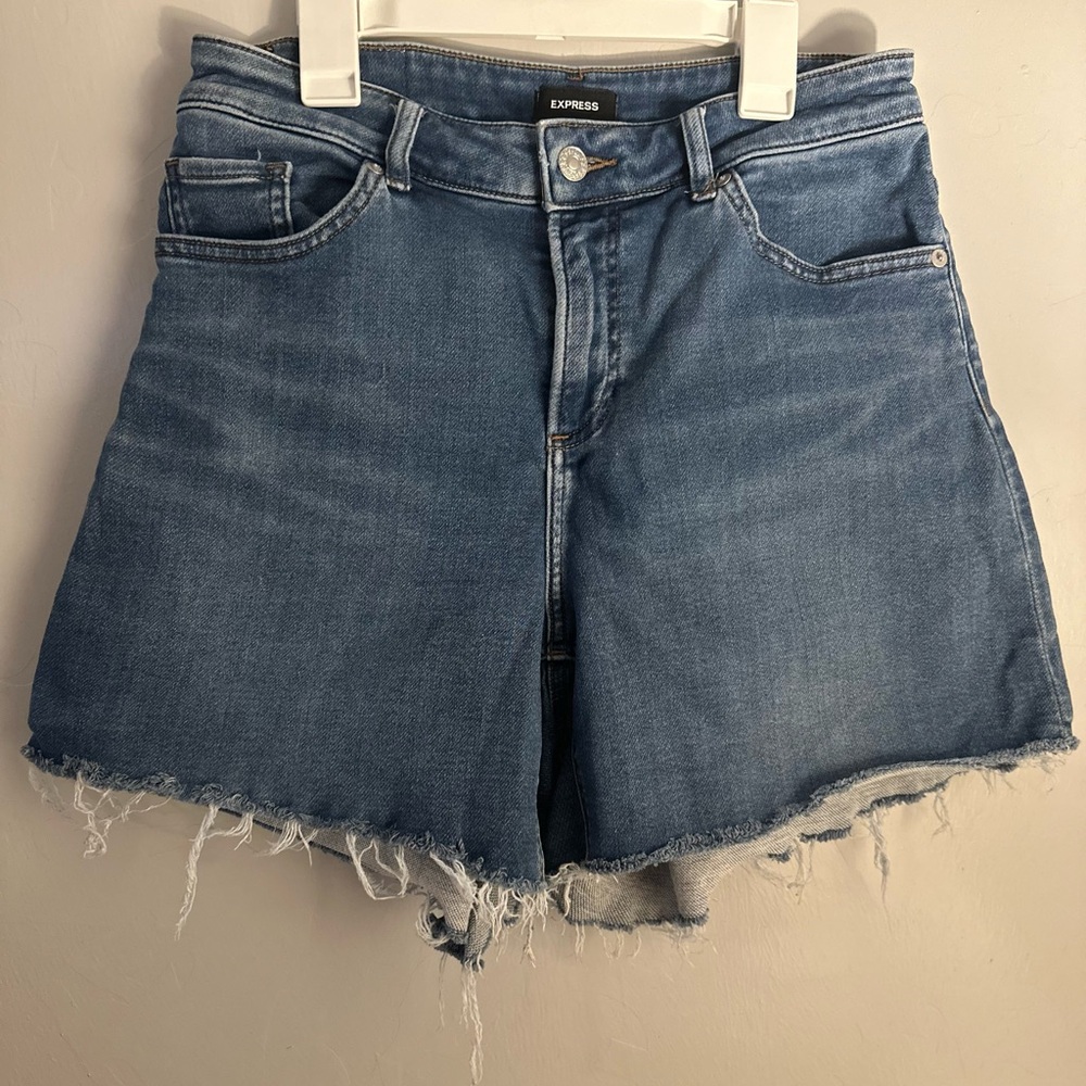 Express curvy midi high rise shorts Size 8